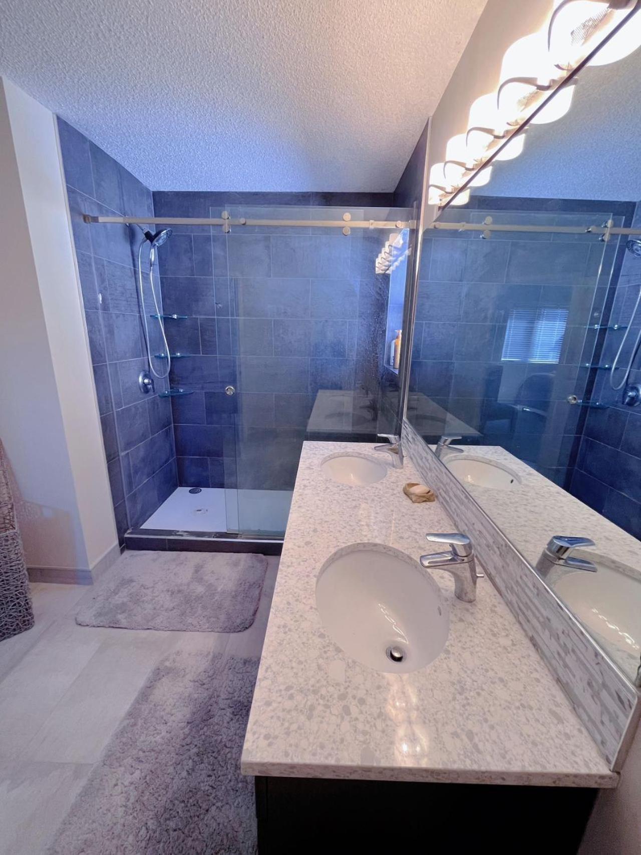 Best Garden House&3 Mins Bus Station Close C-Train&Free Parking YYC Pokoj fotografie