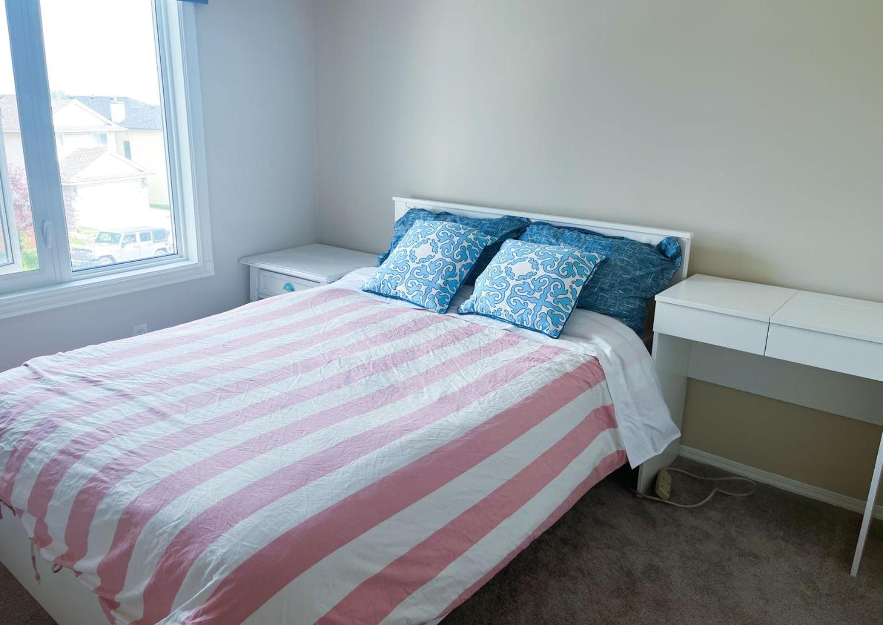 Best Garden House&3 Mins Bus Station Close C-Train&Free Parking YYC Pokoj fotografie